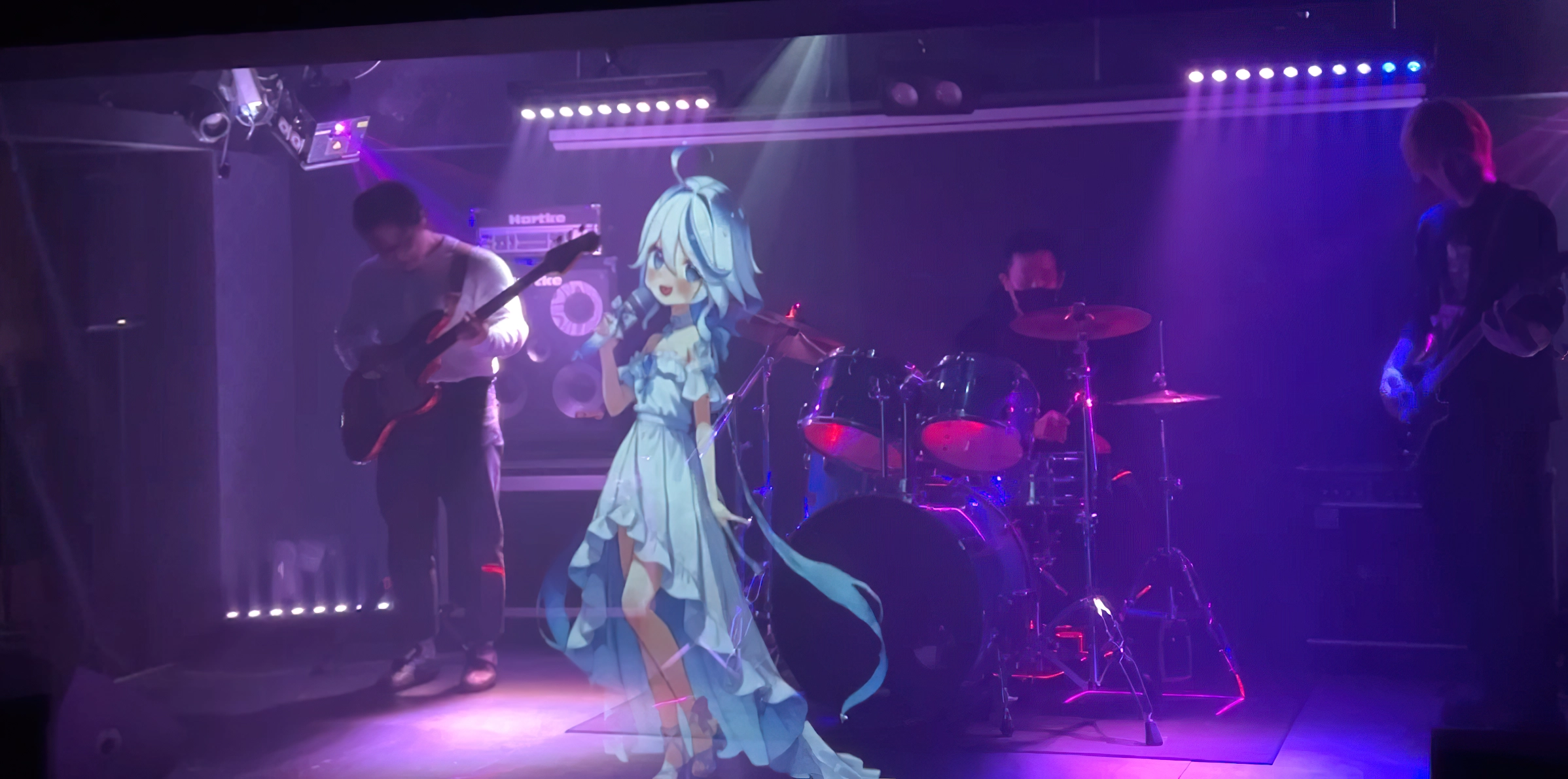 バーチャルアーティストとバンドの共演